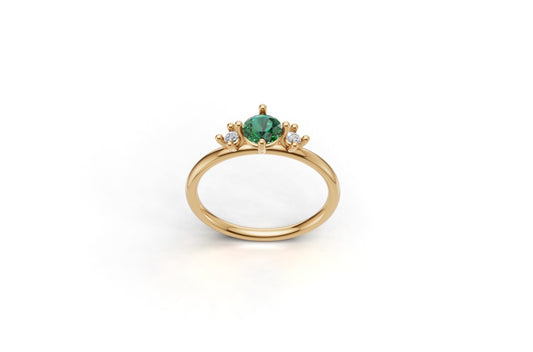 14K Gold Ring with 1 Emerald and 2 Diamonds, STT: Prong