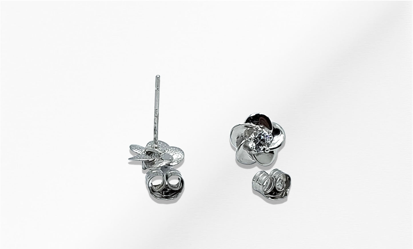 14K 0.25ct. tw. Diamond Flower Stud Earrings