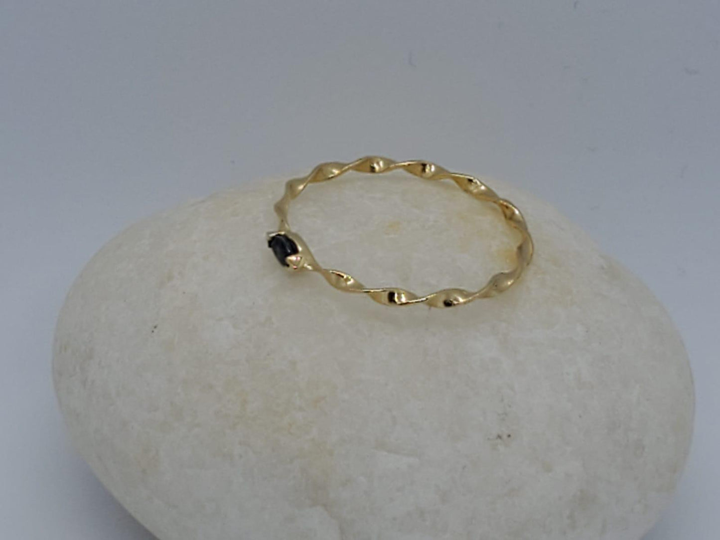 14K TWISTED RING WITH SAPPHIRE