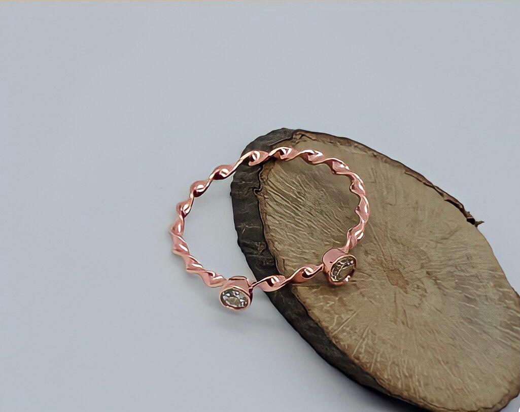 14k Ring with 2 DIAMONDS, Twisted style