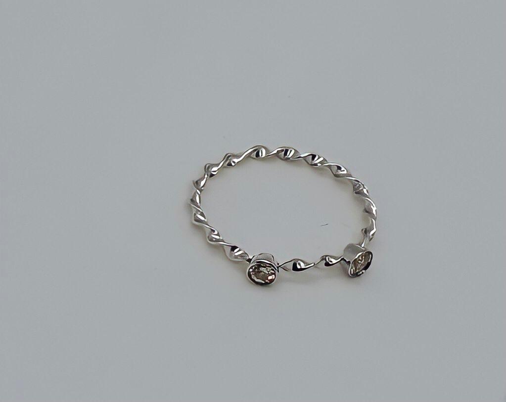 14k Ring with 2 DIAMONDS, Twisted style
