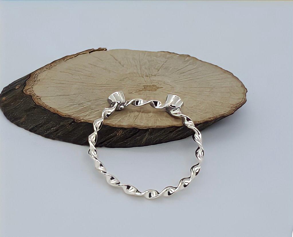 14k Ring with 2 DIAMONDS, Twisted style