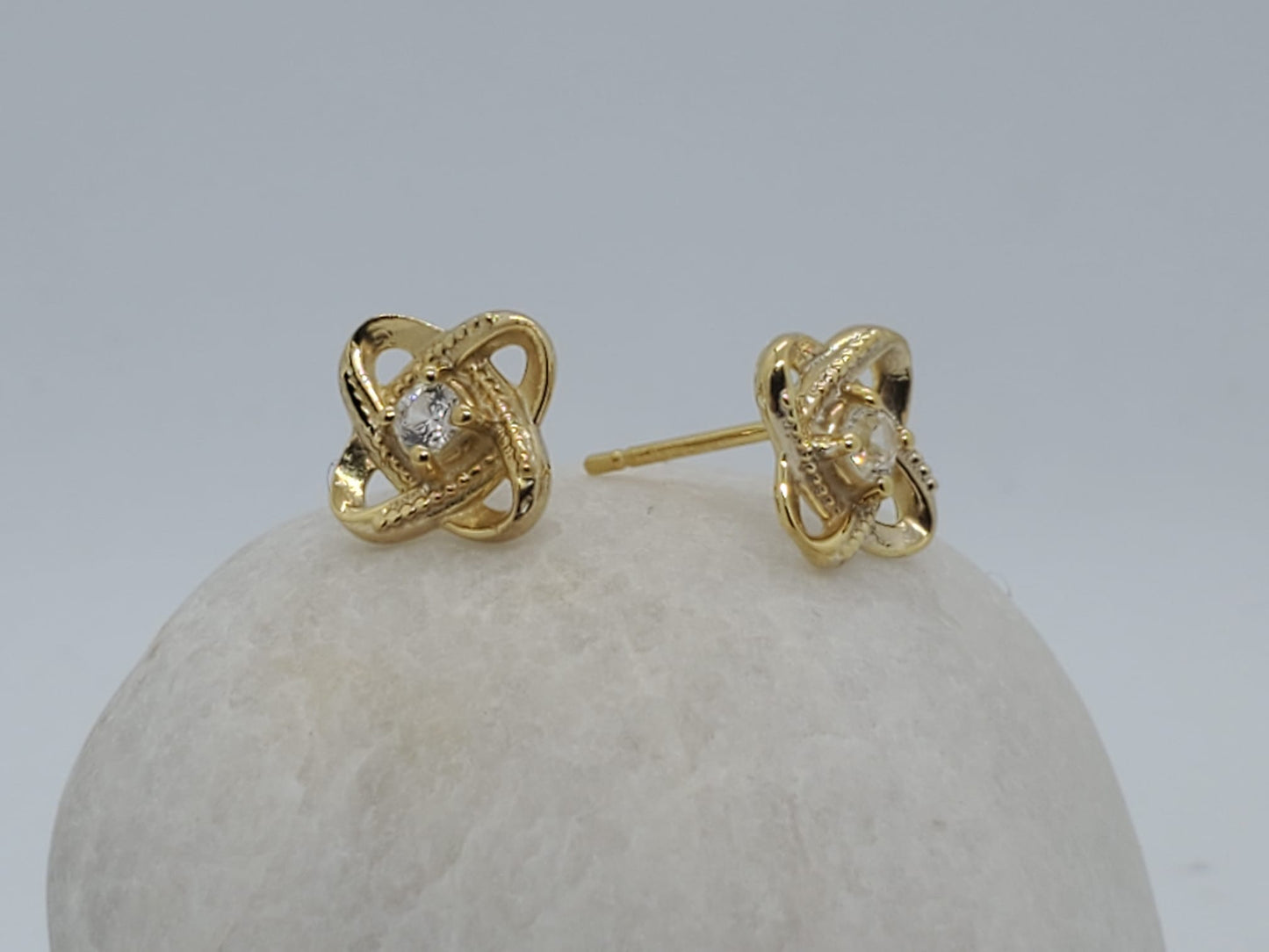 14k Yellow Gold Push Back Earrings with 0.25Ct DIAMOND, it is comfortable and elegant