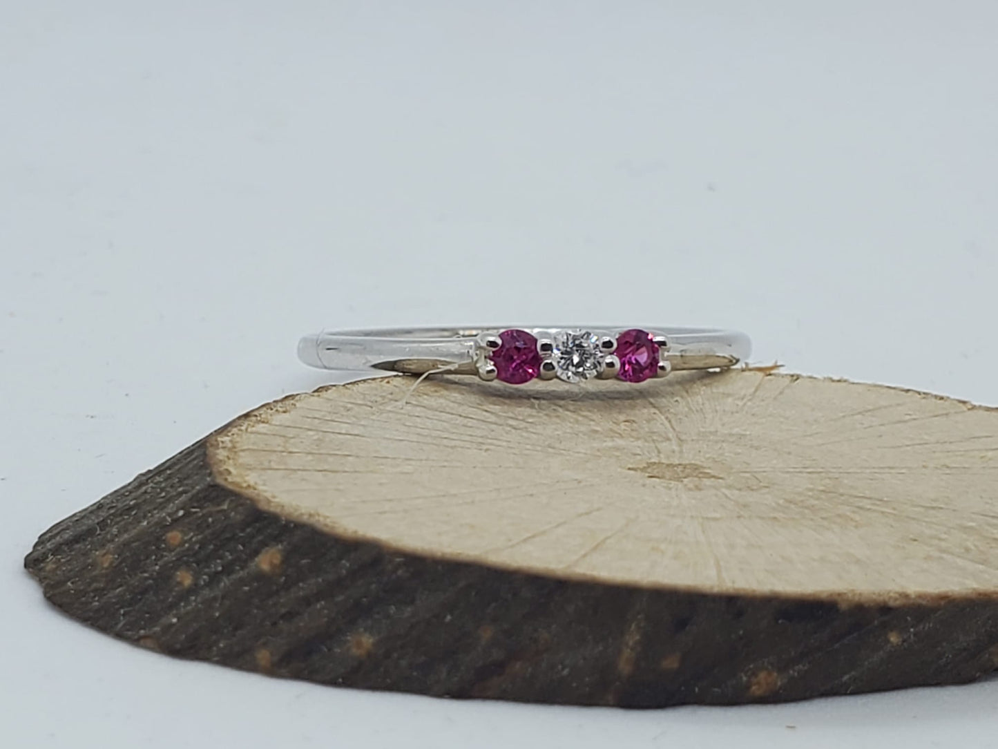14k white gold ring, with 1 Diamond and 2 Ruby stones, very comfortable and elegant