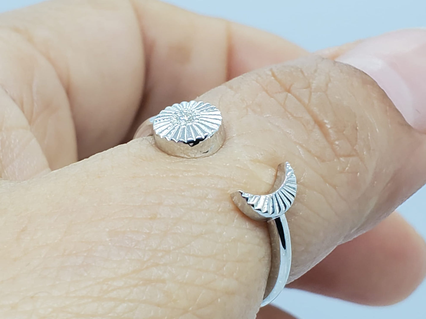 14k White Gold ring, with 1 Diamond of 2mm, very comfortable and elegant