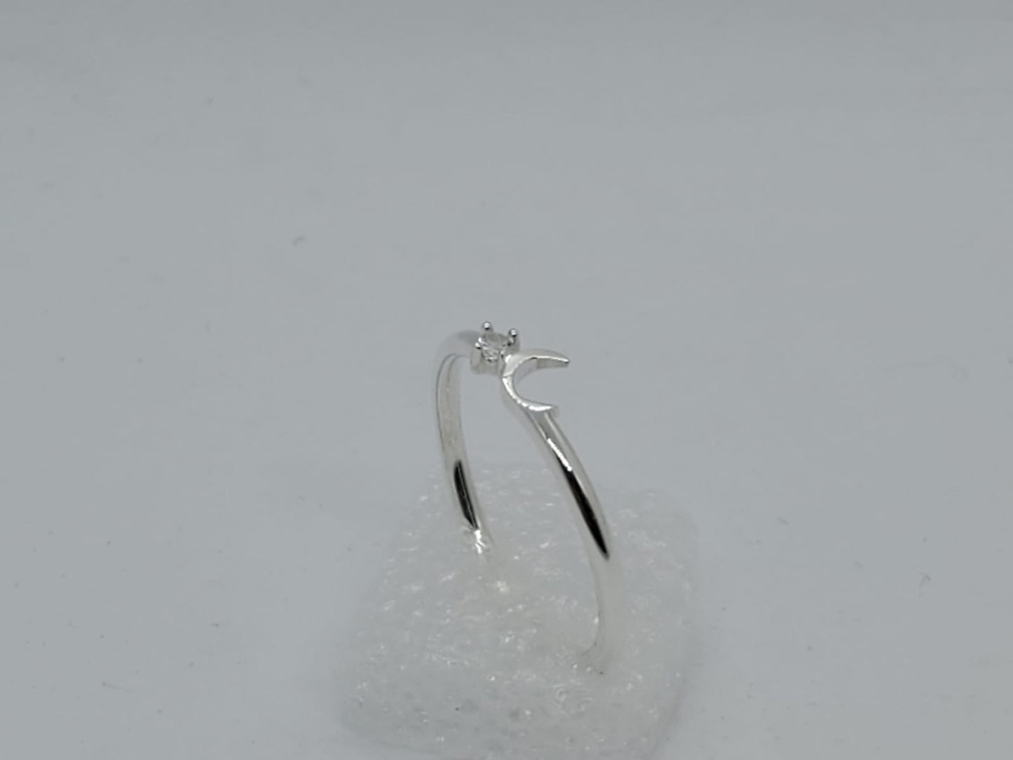 14k white gold ring, moon style, with Diamond 1.5mm VS1