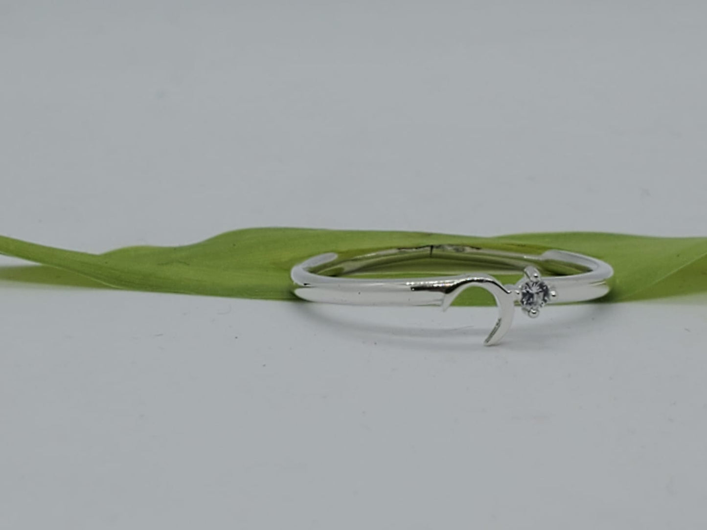 14k white gold ring, moon style, with Diamond 1.5mm VS1