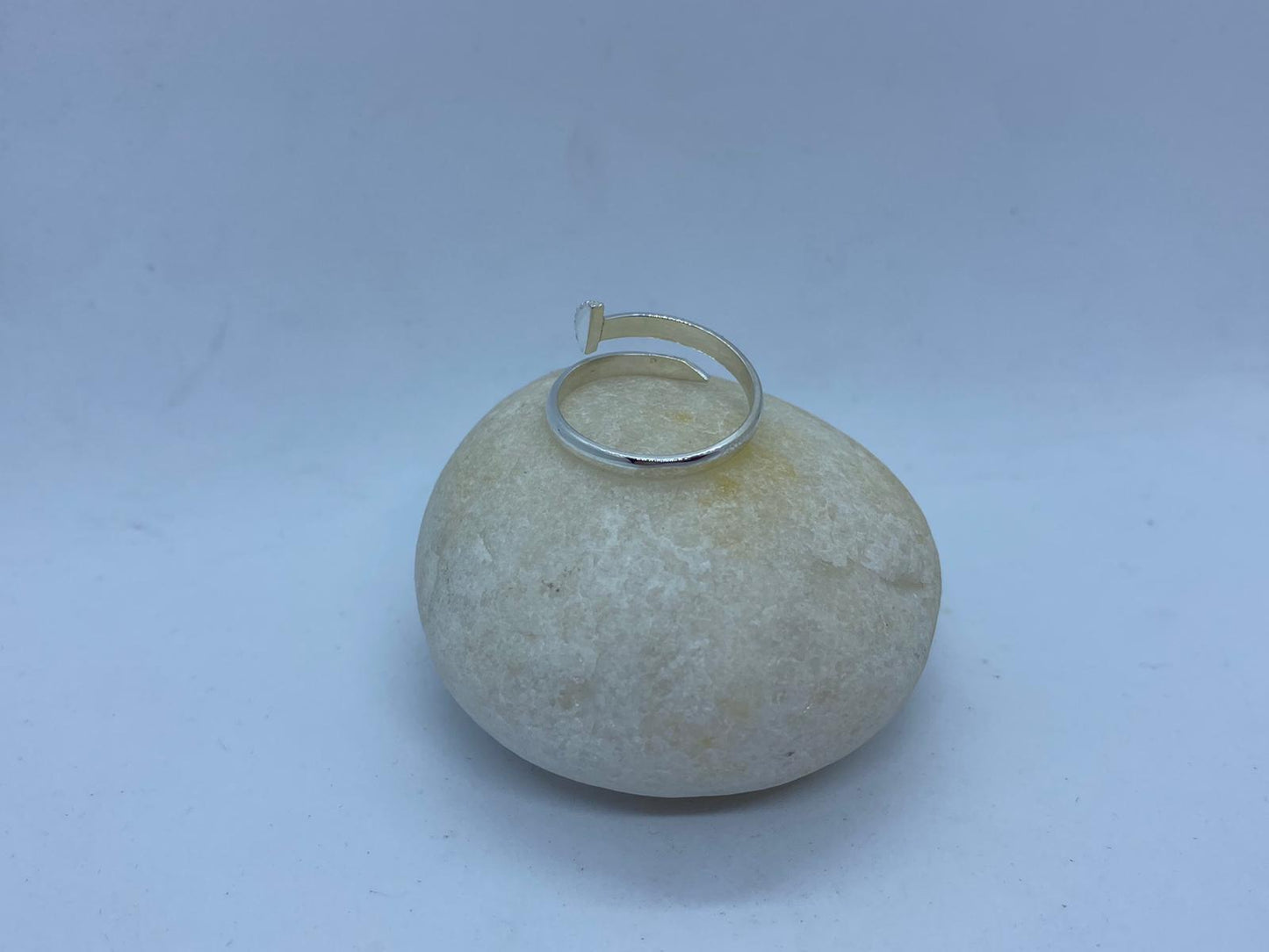 14k white gold ring with 9 Diamonds, nail style, is comfortable and elegant