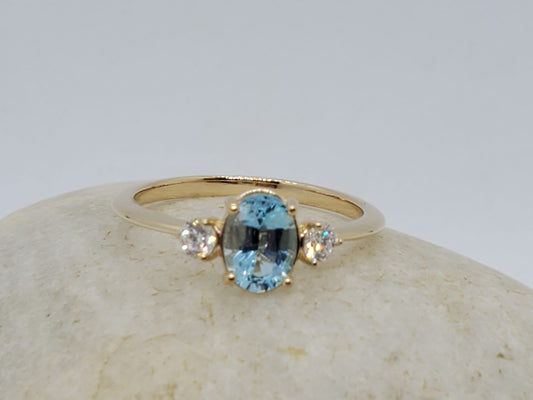 14K Yellow Gold Band Ring with Aquamarine and 2 Diamonds, Stone Mounted 4 Pron