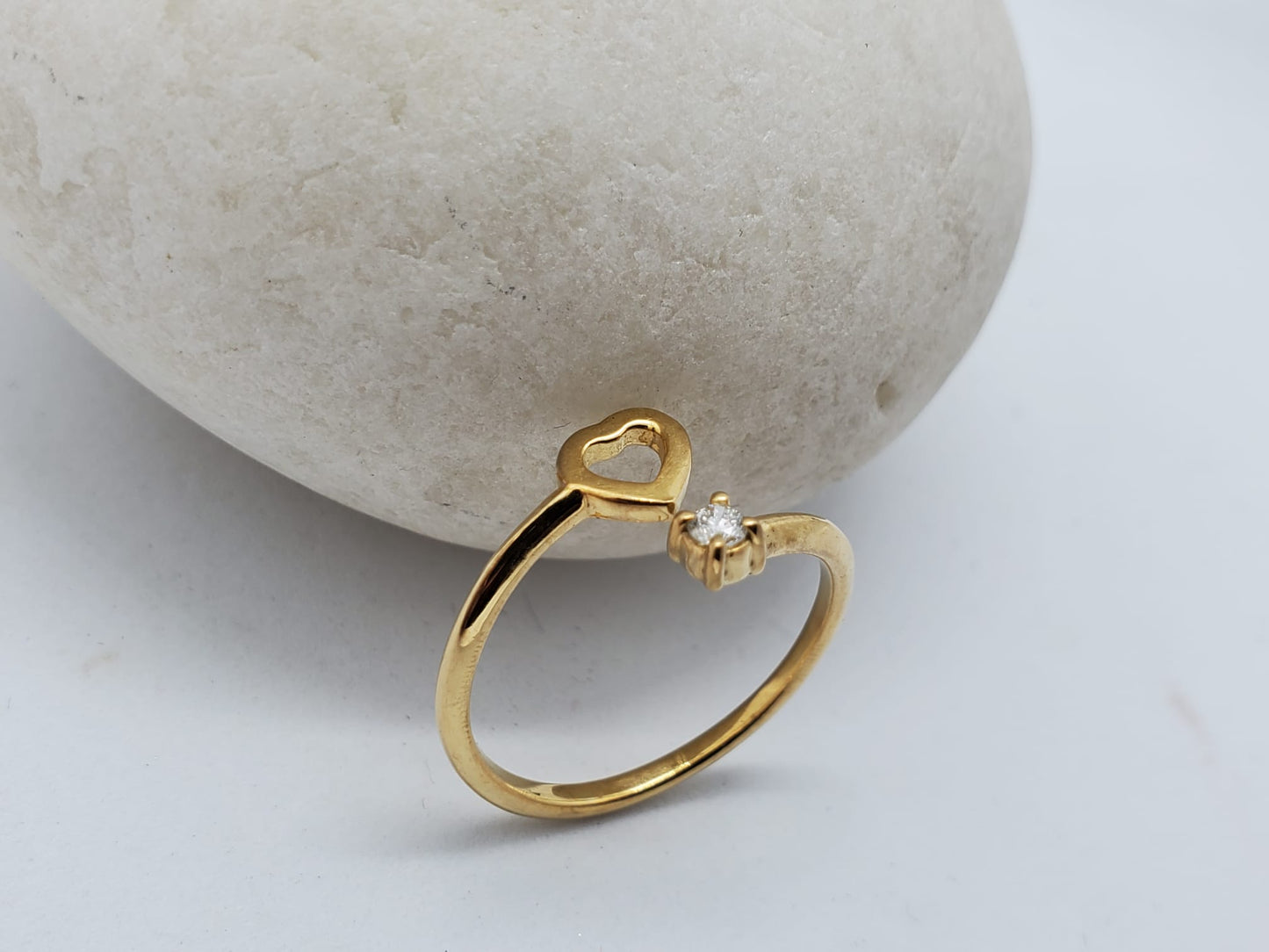 14K Yellow Gold Ring with DIAMONDS, band style, is a beautiful model ideal for any occasion