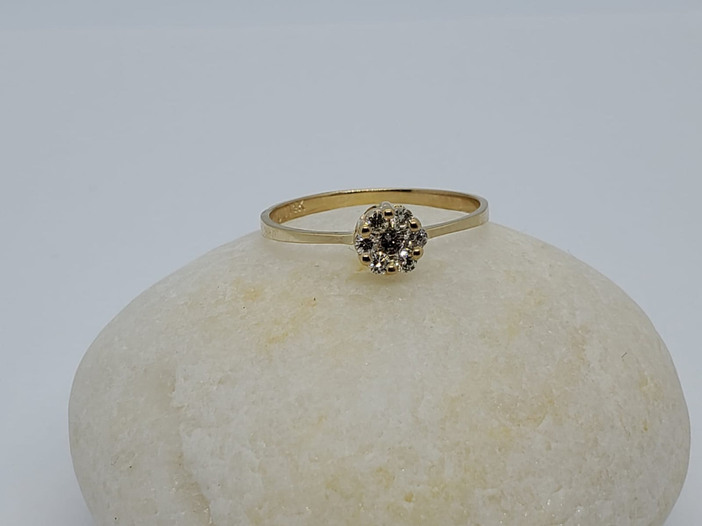 14K YELLOW GOLD RING WITH MOISSANITE