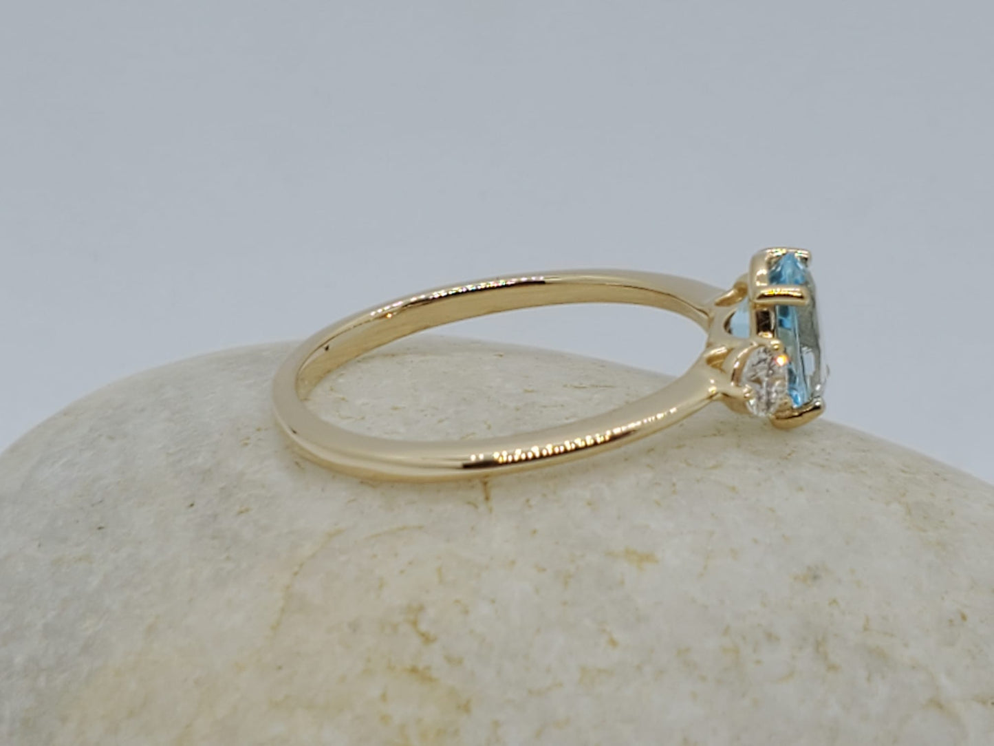 14K Yellow Gold Band Ring with Aquamarine and 2 Diamonds, Stone Mounted 4 Pron